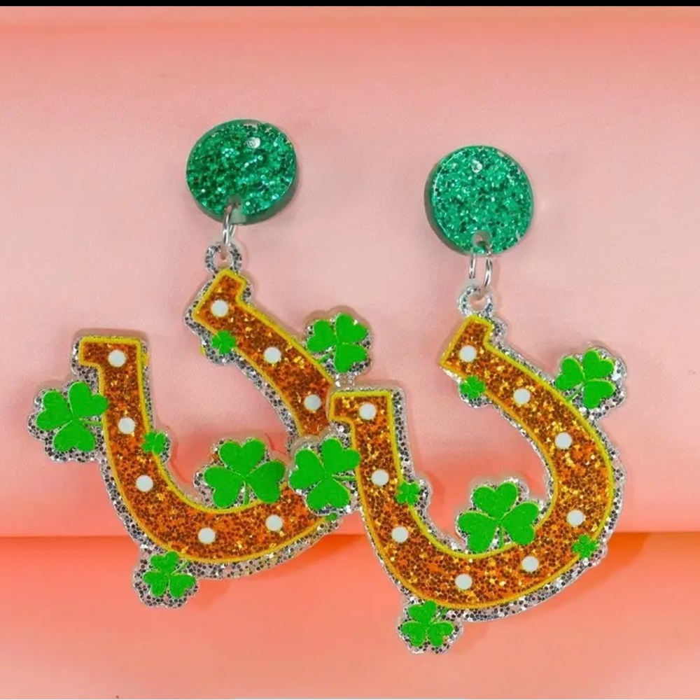 5/$25 ☘️ St. Patrick's Day Horseshoe Clover Acrylic Dangle Earrings